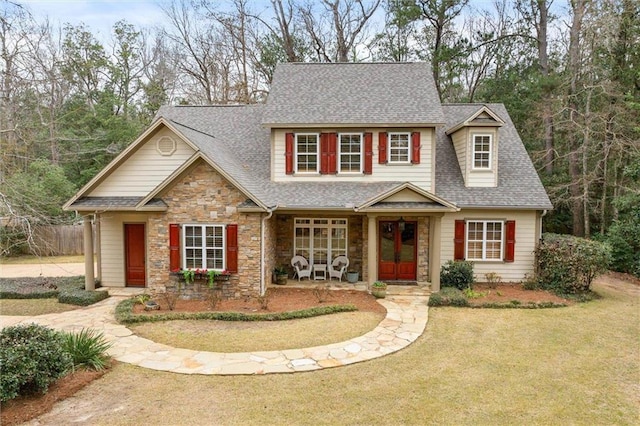 view of front of home featuring a front lawn