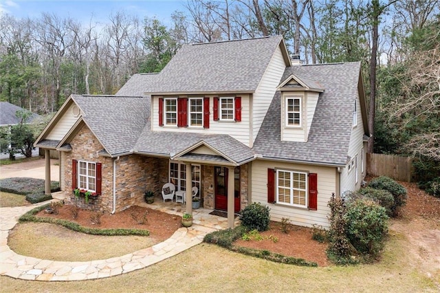 view of front of property with a front lawn