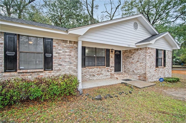 view of front of house featuring covered porch