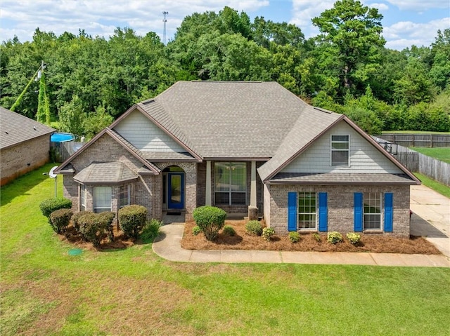 view of front of house featuring a front yard