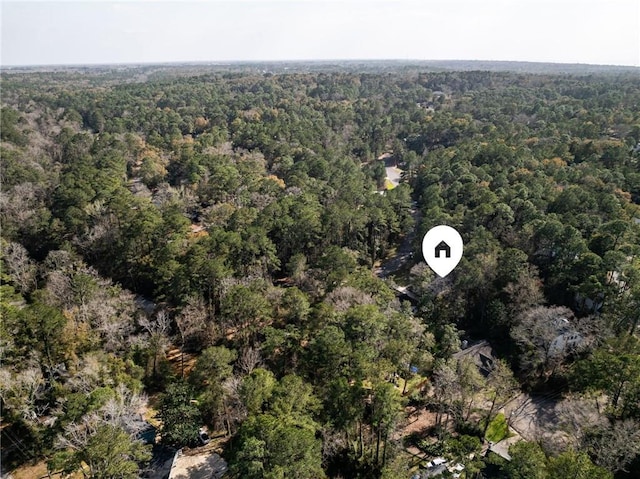 birds eye view of property featuring a forest view