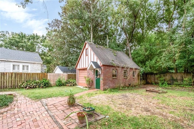 view of outdoor structure with a yard