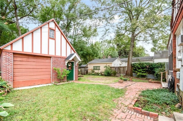 view of yard with an outdoor structure