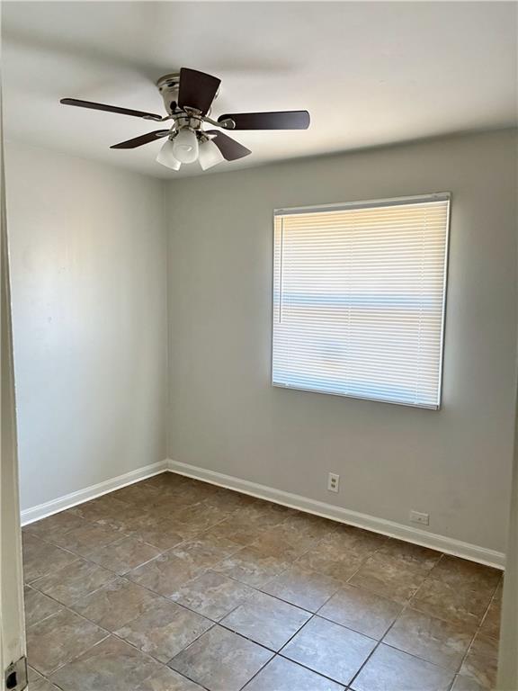 empty room featuring ceiling fan