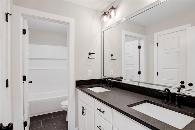 916 Mccay Ave, Mobile, AL 36609 - full bath featuring double vanity and tile patterned flooring