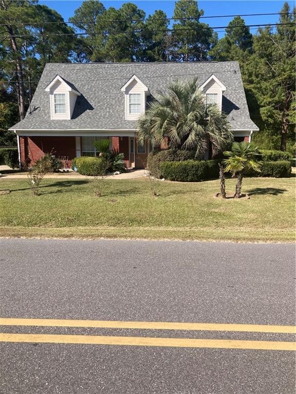 view of front facade with a front yard