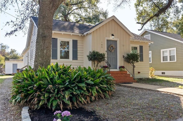 bungalow-style house featuring a shingled roof and entry steps