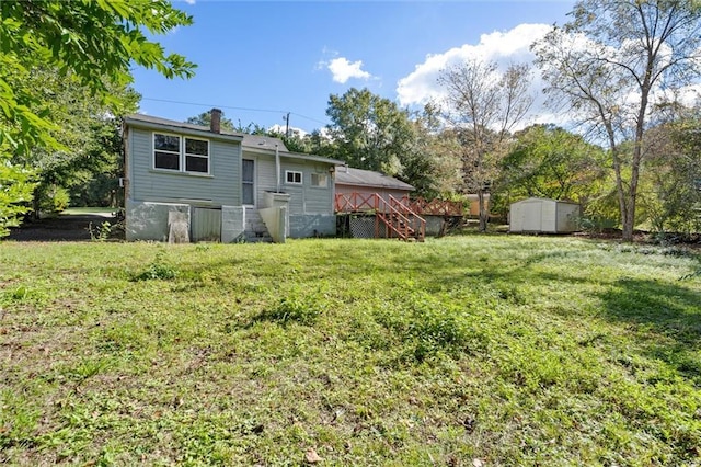 view of yard with a storage unit