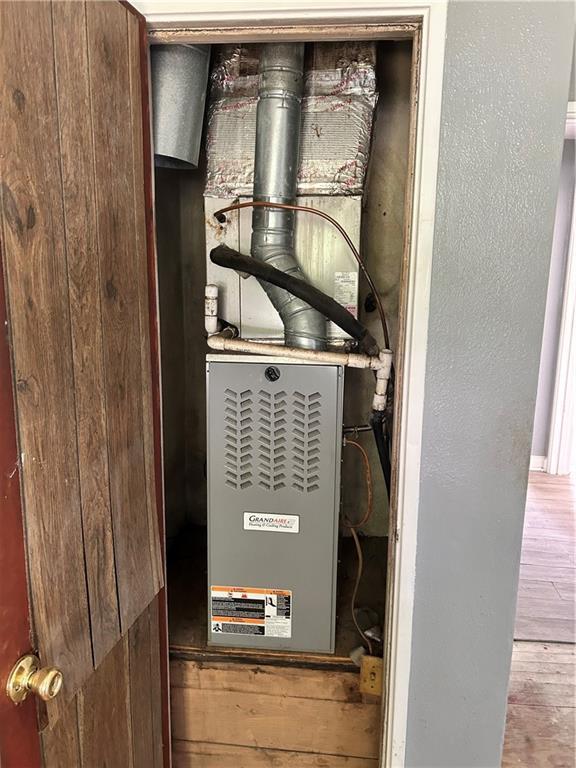 2365 Dog River Dr N, Mobile, AL 36605 - view of utility room