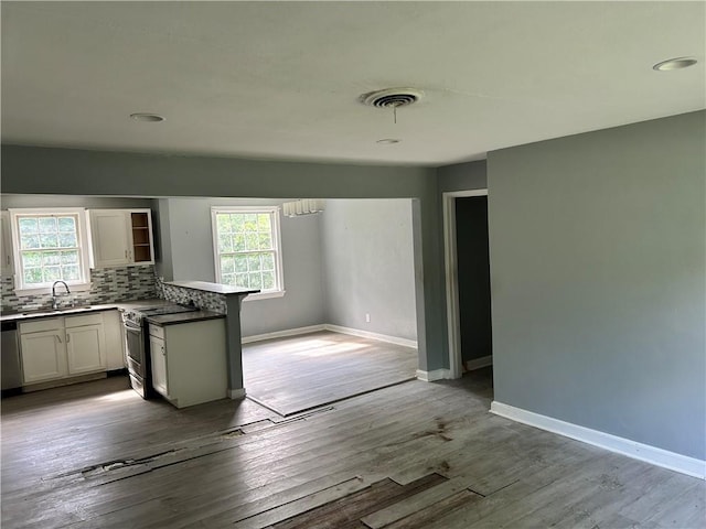 2365 Dog River Dr N, Mobile, AL 36605 - kitchen with stainless steel appliances, healthy amount of natural light, decorative backsplash, and a peninsula