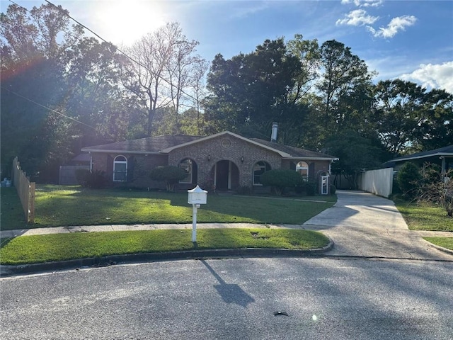 single story home featuring a front yard