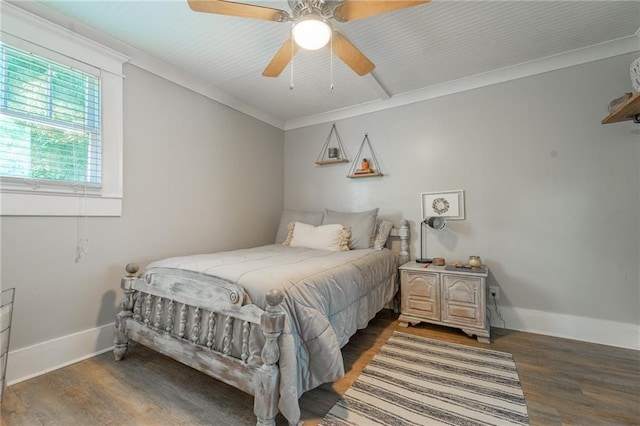 bedroom featuring ceiling fan, dark hardwood / wood-style floors, and crown molding