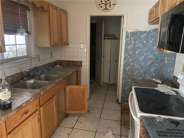 kitchen with electric stove, sink, decorative light fixtures, and backsplash