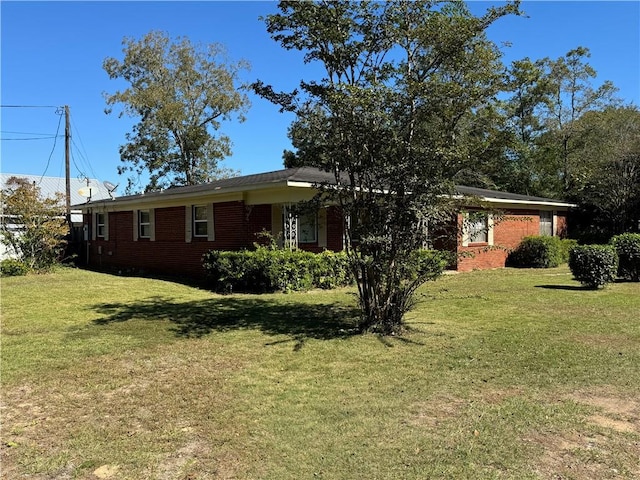 ranch-style house with a front yard