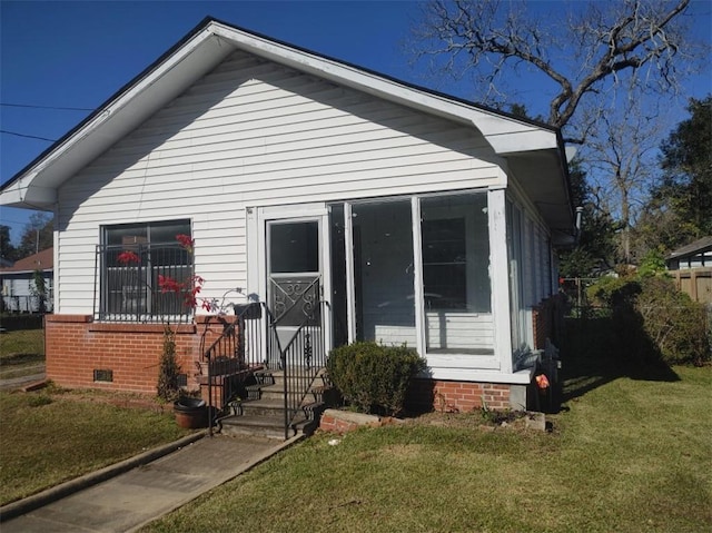 bungalow-style home featuring a front lawn