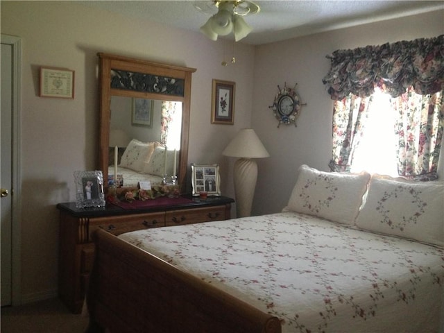 bedroom with ceiling fan