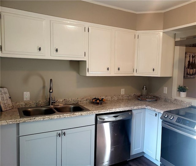 165 Stephens St, Mobile, AL 36606 - kitchen featuring stainless steel appliances, a sink, light countertops, white cabinetry, and crown molding