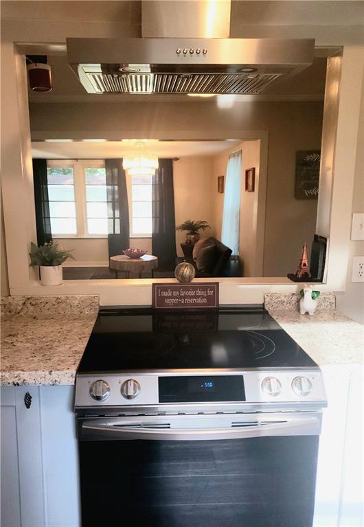 165 Stephens St, Mobile, AL 36606 - kitchen view of stainless steel electric range oven and extractor fan