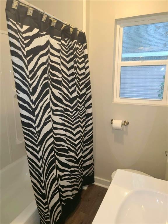 165 Stephens St, Mobile, AL 36606 - full bathroom featuring wood finished floors, shower / bath combo with shower curtain, and baseboards
