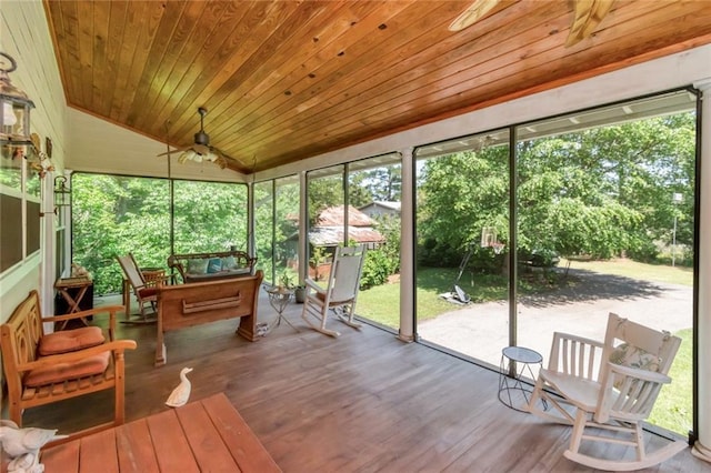 2100 River Forest Rd, Mobile, AL 36605 - sunroom featuring a ceiling fan and vaulted ceiling
