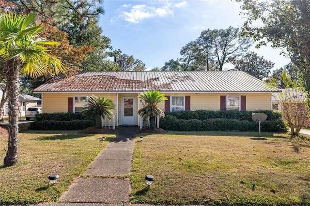 ranch-style house featuring a front yard