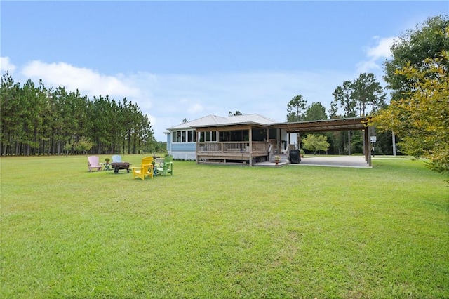 view of yard with a carport