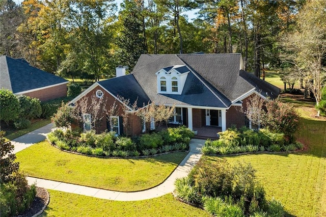 view of front facade featuring a front yard