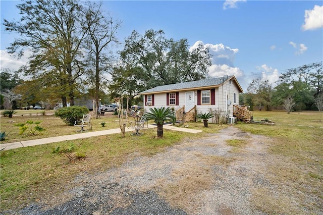 view of front of home with a front lawn