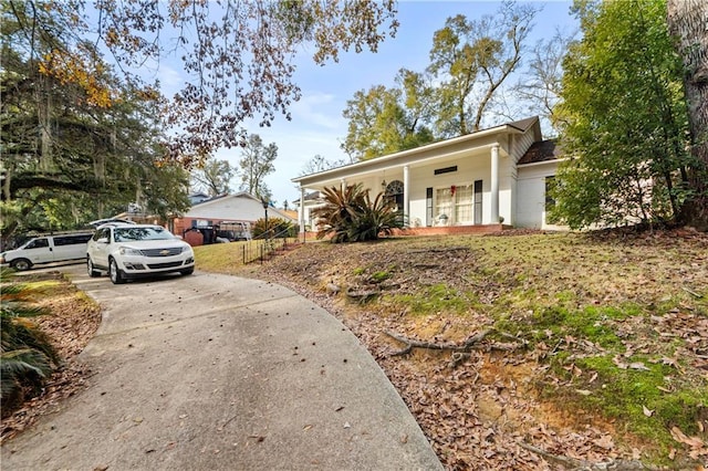 single story home with covered porch