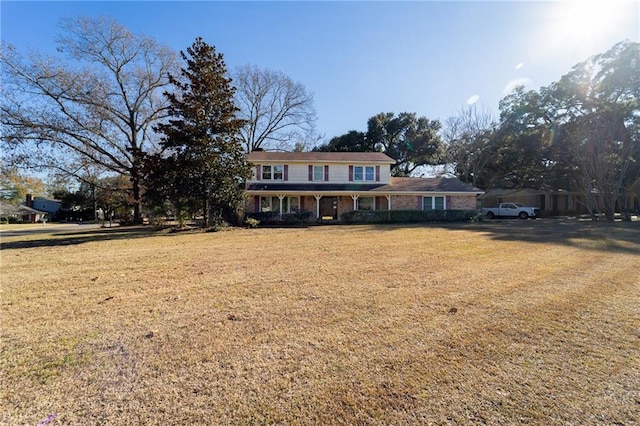 front of property with a front lawn