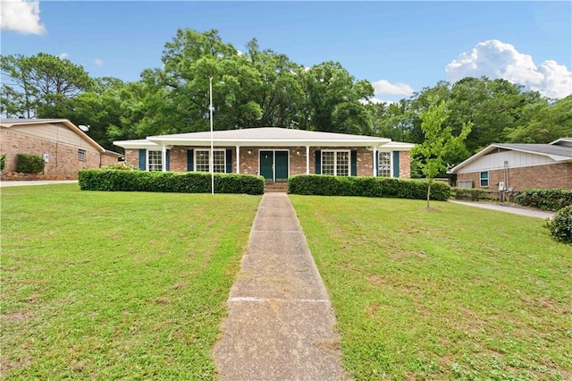 ranch-style house featuring a front lawn