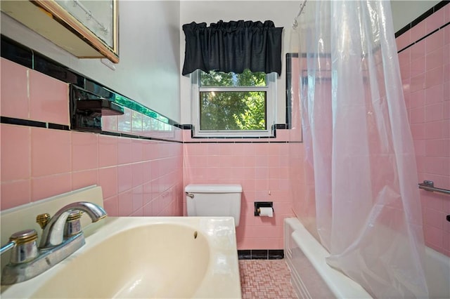 2852 Exter Dr, Mobile, AL 36606 - bathroom featuring tile walls, a sink, shower / bath combo, and toilet
