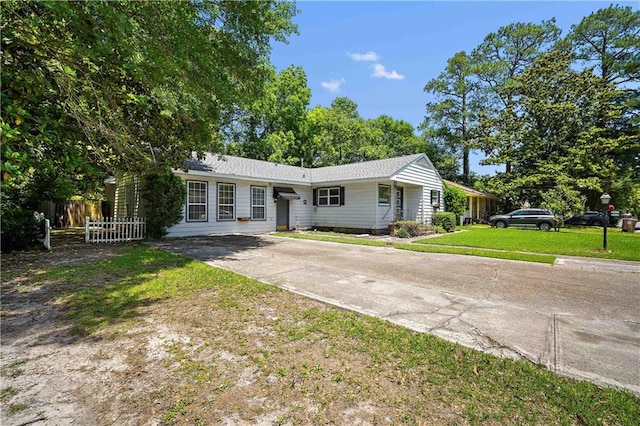 2852 Exter Dr, Mobile, AL 36606 - single story home featuring concrete driveway