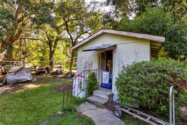 view of outdoor structure featuring a lawn