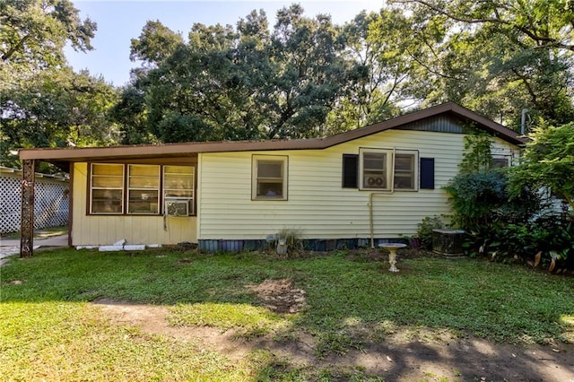 view of front of house with a front lawn