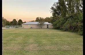 view of yard at dusk