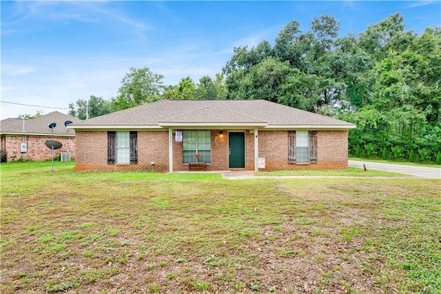 single story home featuring a front yard