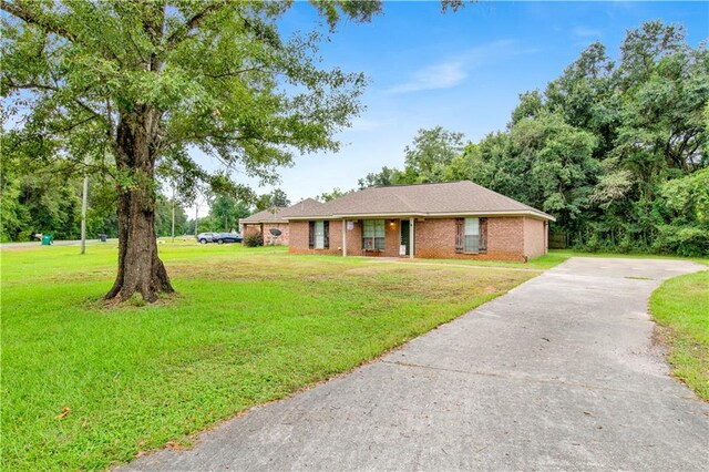 ranch-style home with a front lawn