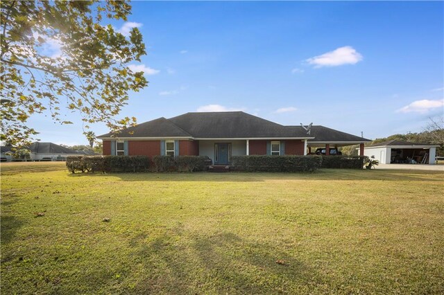 view of front of house with a front lawn