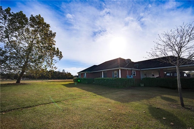 view of side of property featuring a lawn