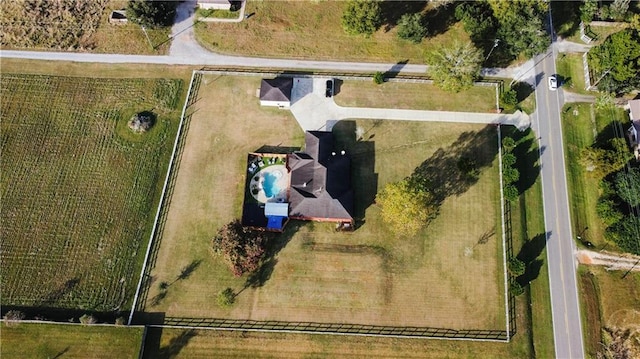 birds eye view of property featuring a rural view