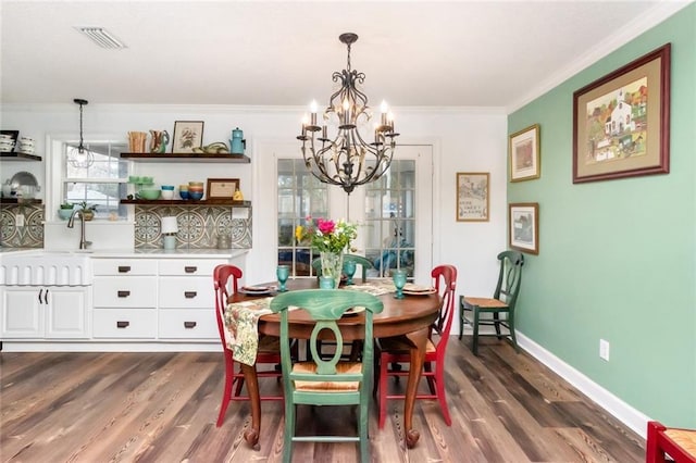 dining space featuring ornamental molding, dark wood-style flooring, visible vents, and baseboards