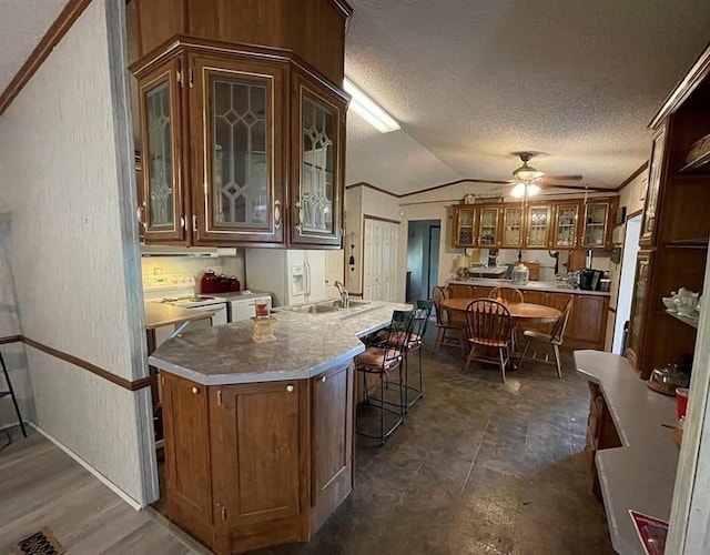 kitchen with ceiling fan, sink, white electric range, a textured ceiling, and lofted ceiling