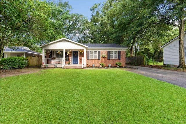 view of front of home featuring a porch and a front yard