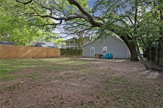 view of yard featuring a patio