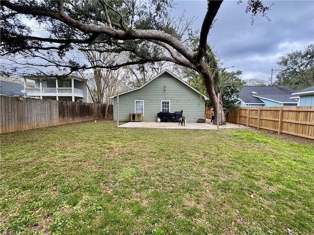 view of yard with a patio