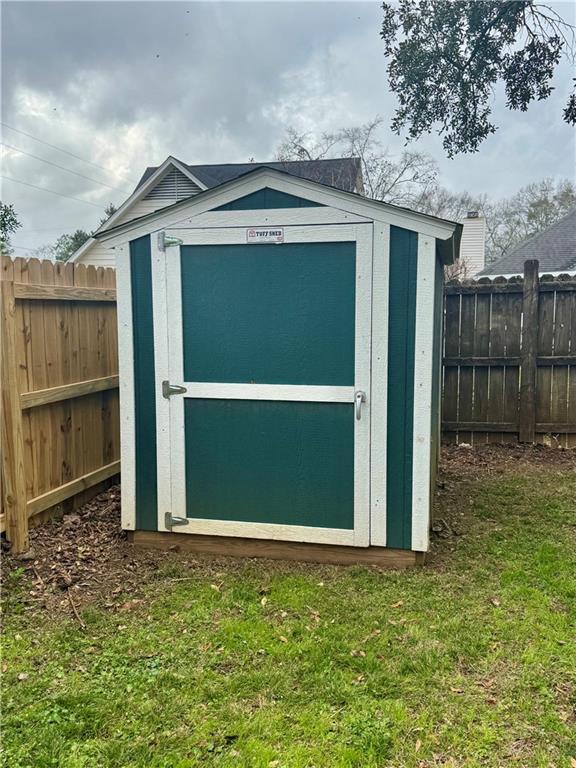 view of outdoor structure with a yard