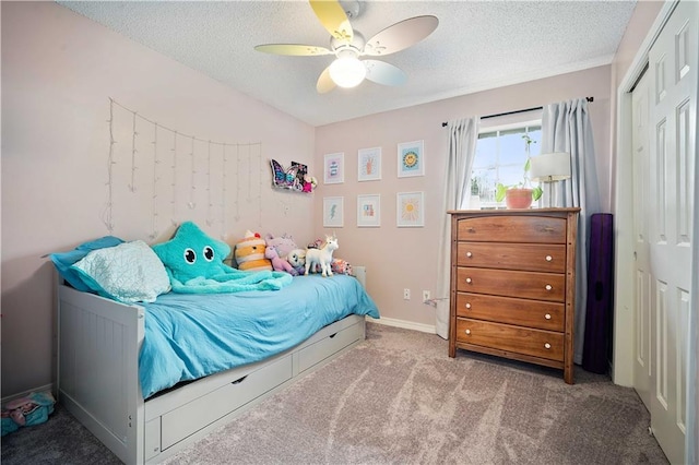 bedroom featuring ceiling fan, a textured ceiling, baseboards, and carpet floors