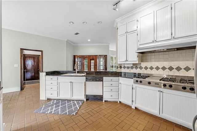 kitchen featuring decorative backsplash, stainless steel gas cooktop, white cabinetry, dishwasher, and kitchen peninsula