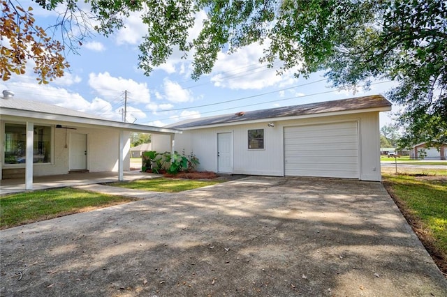 view of front facade featuring a garage